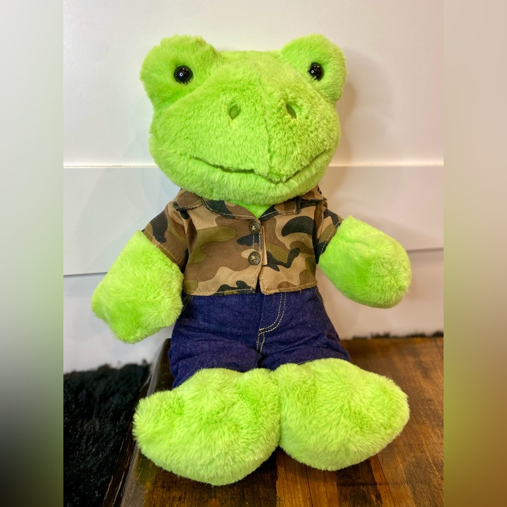 Build-A-Bear Green Frog Plush with Camo Shirt, Denim Shorts & Ice Skates